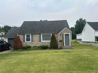 Building Photo - 5 Beechwood Rd