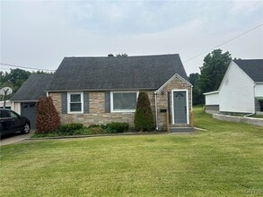Building Photo - 5 Beechwood Rd