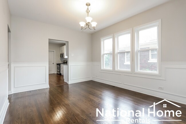 Building Photo - 1704 W 101st St