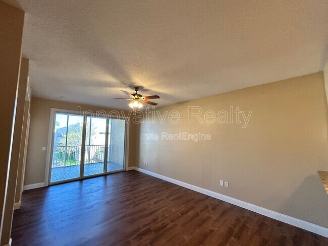 Foto del edificio - 225 W Seminole Blvd