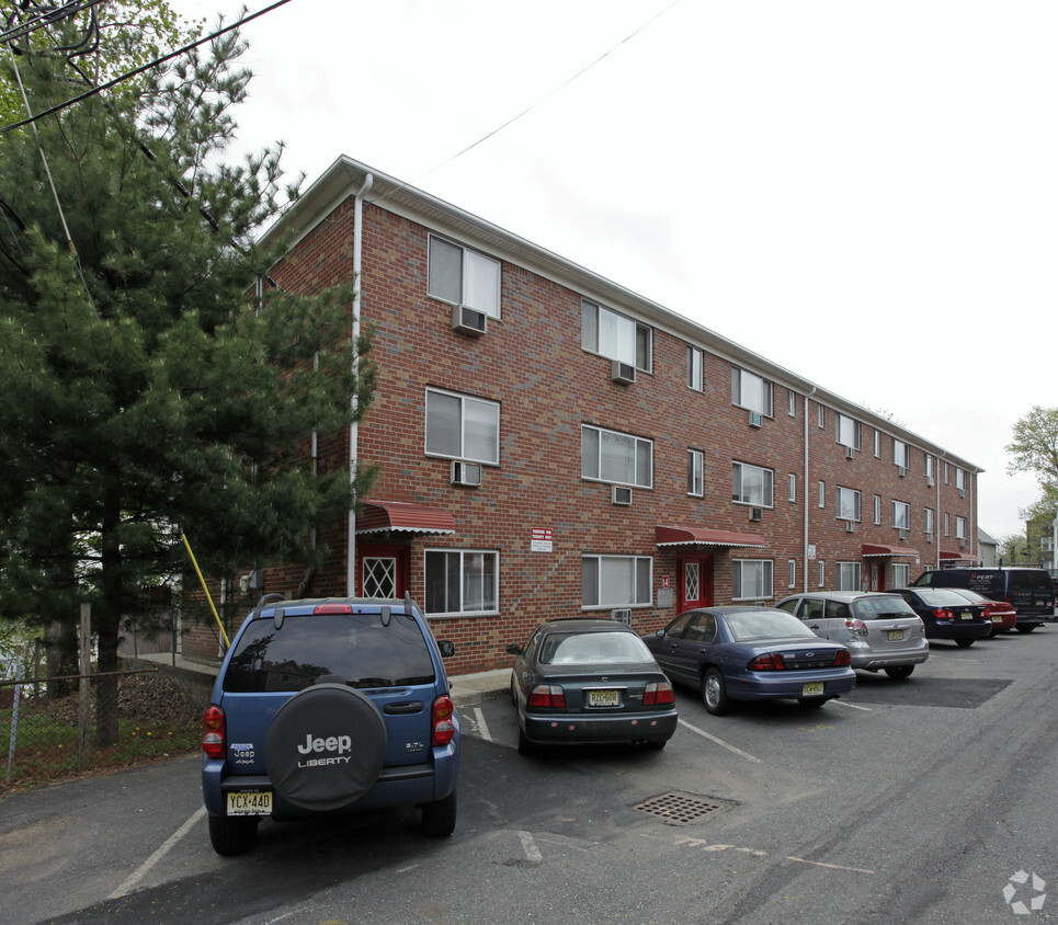 Primary Photo - Bellcrest Apartments