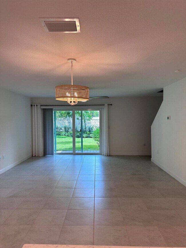 Foto del edificio - 6827 Broadwater Ln