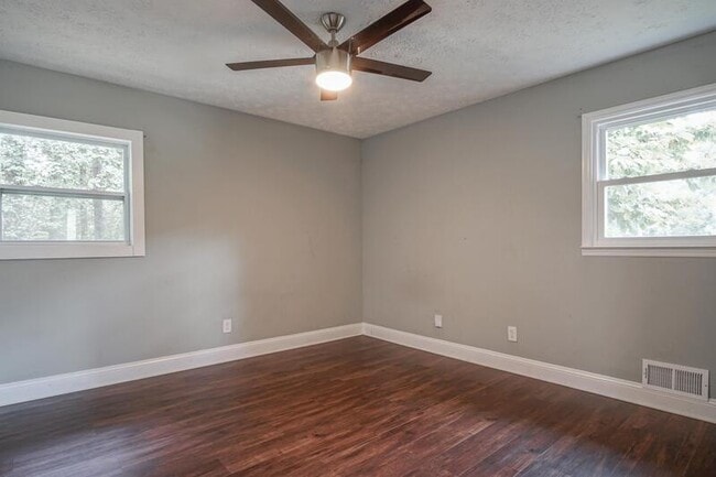 Foto del edificio - 3309 Poplar Dr