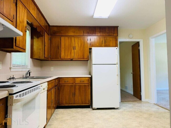 Building Photo - 28 Martin St