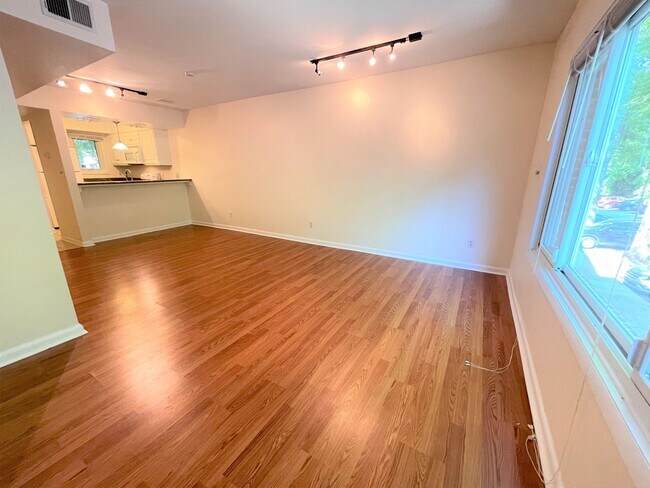 Building Photo - Walk to Campus from Chancellor Square!  Up...