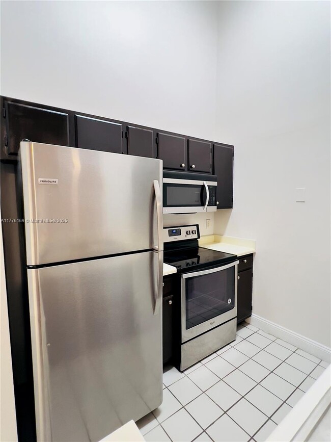 Building Photo - 2810 N Oakland Forest Dr