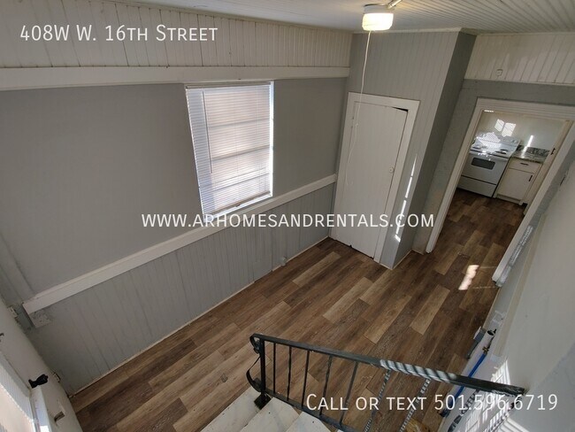 Building Photo - 408W W. 16th Street | $695 | 2 beds, 1 ful...