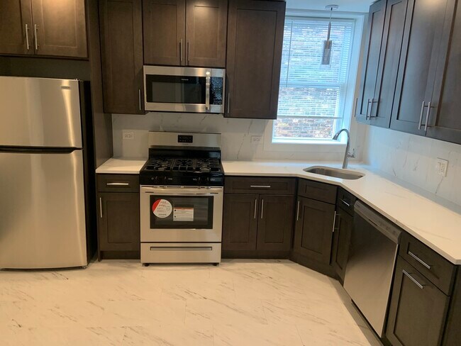 Foto del edificio - 3349 N Springfield Ave