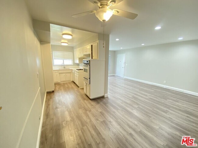 Foto del edificio - 1023 Laurel Ave