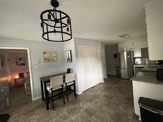 Foto del edificio - 3 Bedroom Single Family Home in Eden