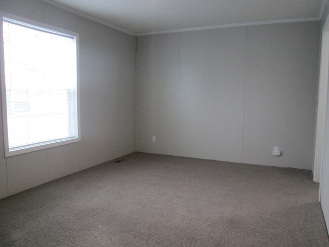 Building Photo - 153 Hawthorne Dr