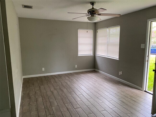 Foto del edificio - 612 N Avenue B