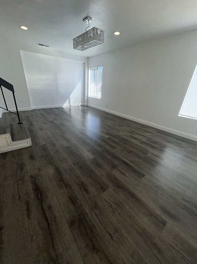 Foto del edificio - Spacious 4 Bed, 3 Bath for Rent - Westminster