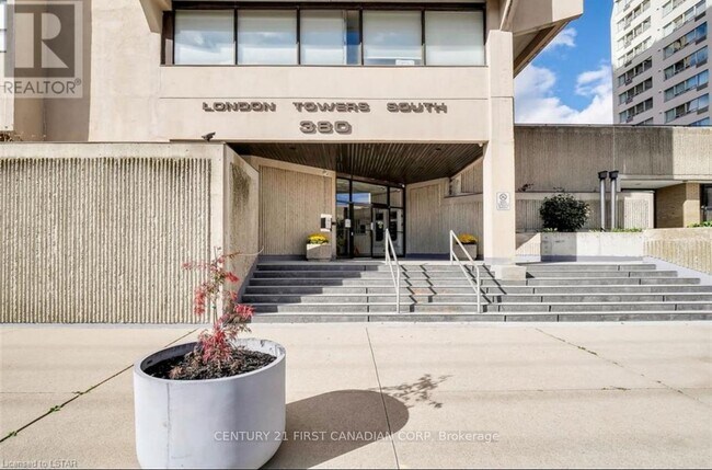 Photo du bâtiment - 380 King St