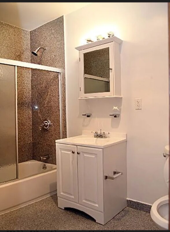 Building Photo - E. E 2nd St