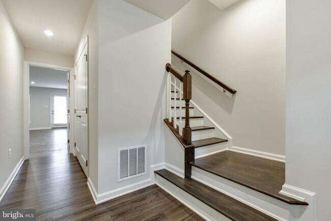 Foto del edificio - 7912 N Gladden Farm Way
