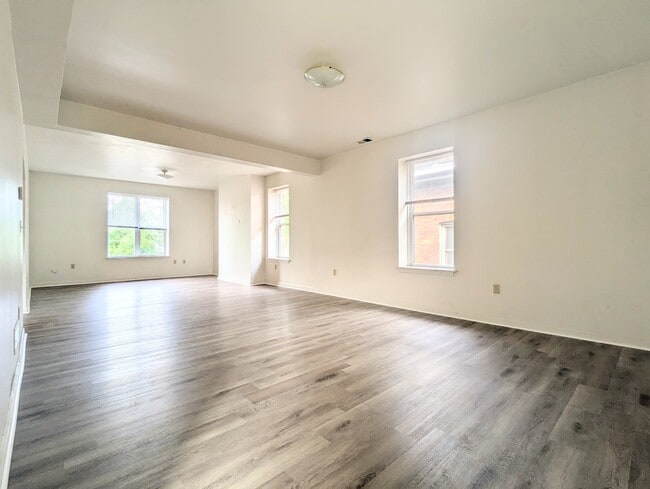 Building Photo - 5552 Black St