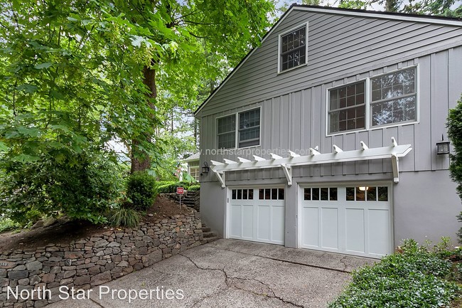 Building Photo - 4 br, 3 bath House - 2348 Summit Dr