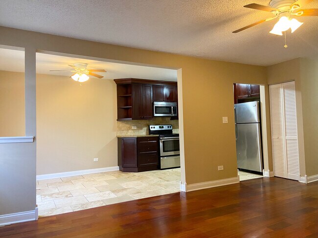 Building Photo - 9435 86th Ct