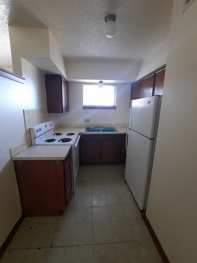 Kitchen - 741 Guernsey Dr