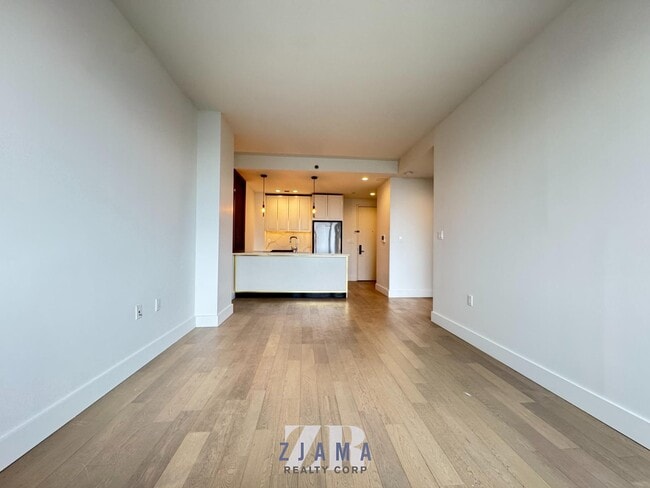 Building Photo - 635 4th Ave Ave