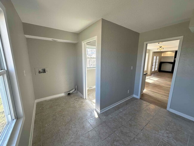 Building Photo - 1000 Van Fleet St