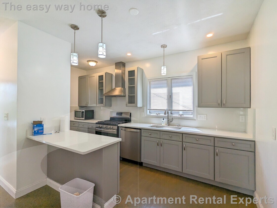 Primary Photo - 108 W Quincy St