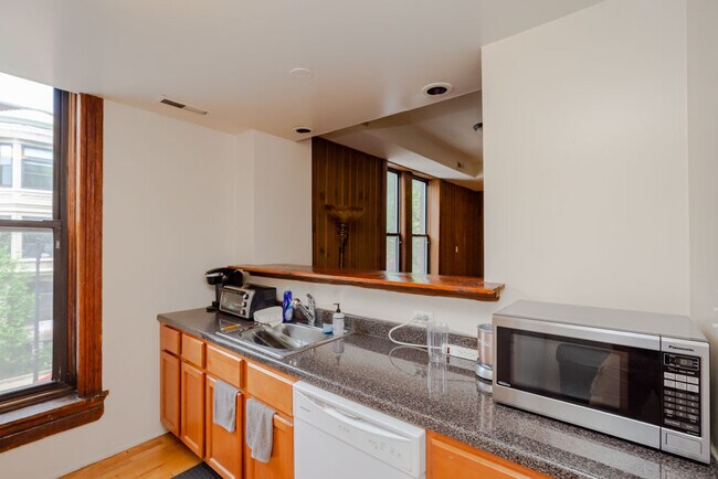 Foto del edificio - 1136 W Armitage Ave