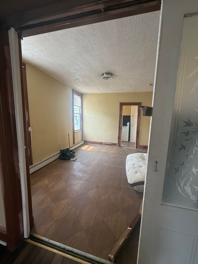 Building Photo - 417 42nd St