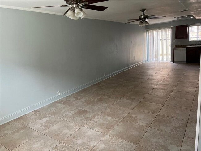 Building Photo - 3213 Golden Dr