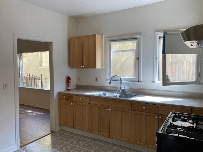 Foto del edificio - 1015 3/4-929 W Kensington Rd