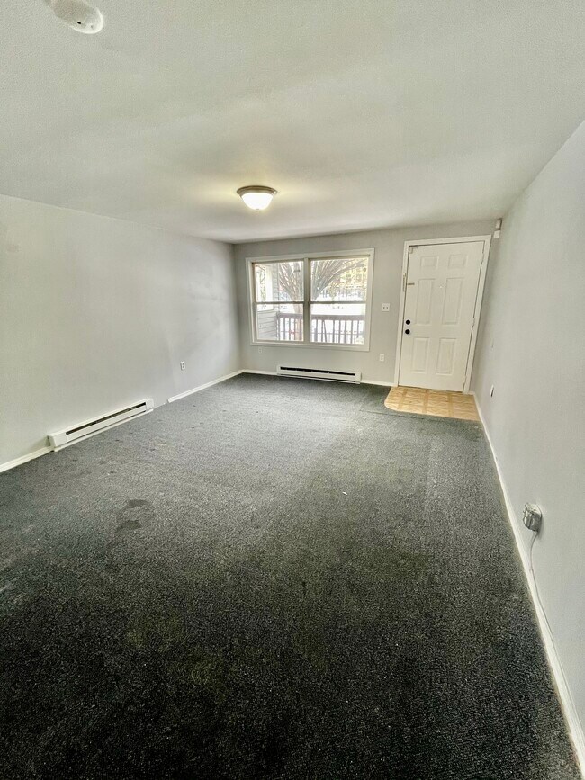 Building Photo - 371 Whiton St
