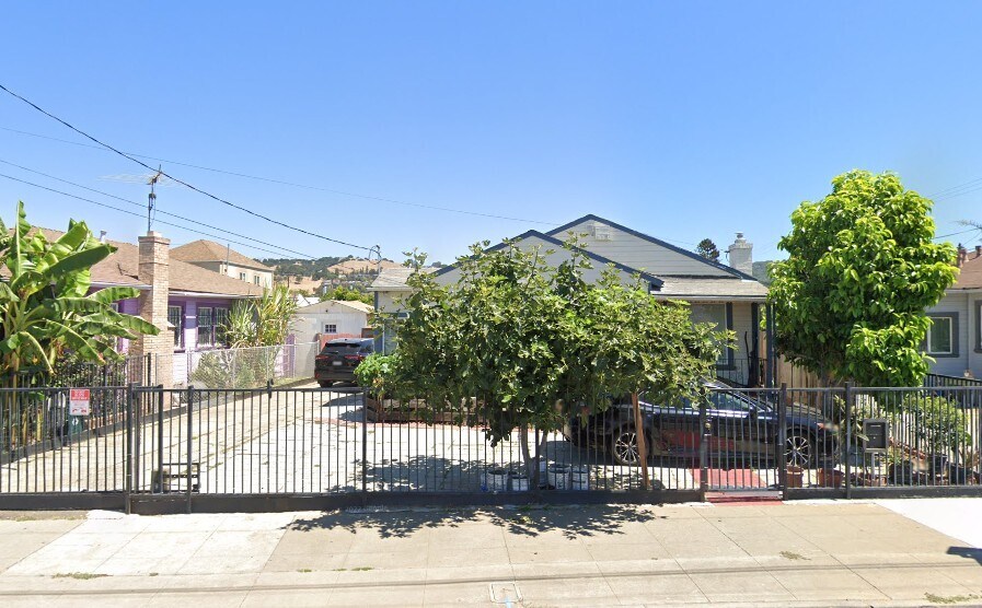 Primary Photo - 10724 Bancroft Ave