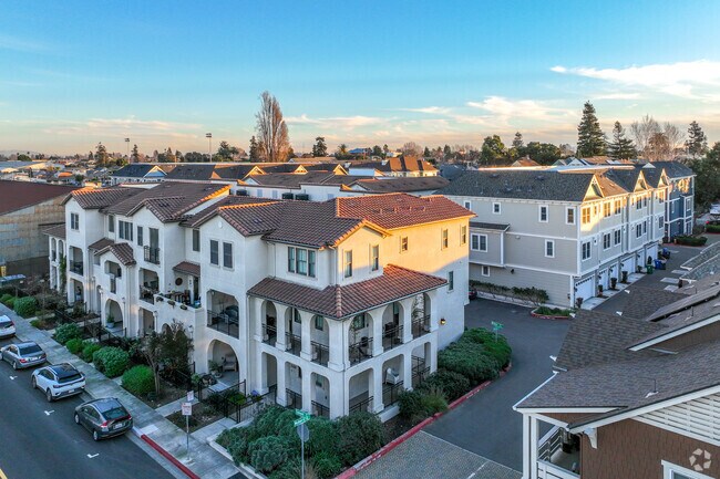 Building NW Aerial View - Mulberry