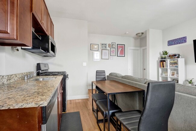 Foto del edificio - 3807 W Altgeld St