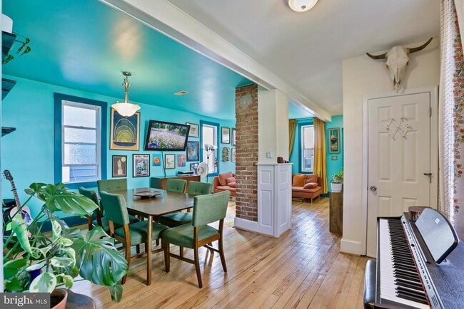 Foto del edificio - 13 E C St