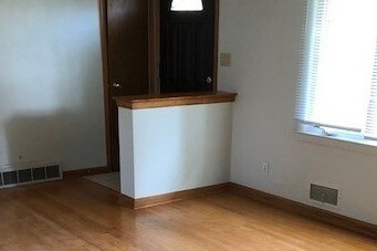 Entry to Living Room - 4617 Pierce Blvd