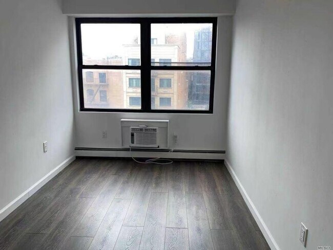 Building Photo - 200 Bowery St