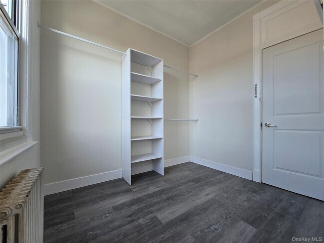 Foto del edificio - 31-17 43rd St