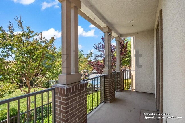 Building Photo - 1076 Sapphire Terrace