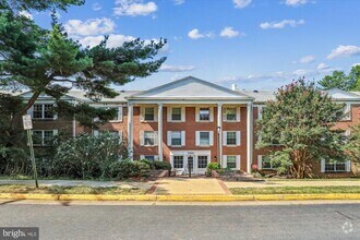 Building Photo - 7621 Tremayne Pl