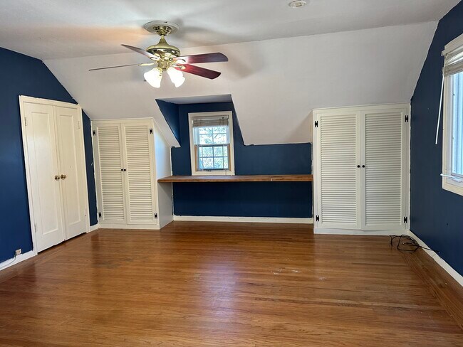 Photo - 5004 Pierpont Ave. Apartments