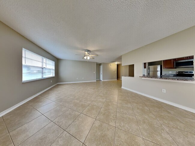 Building Photo - 8702 Wolf Den Trl