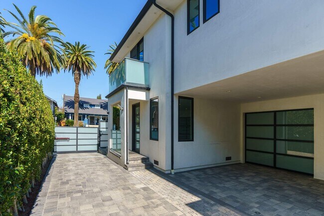 Foto del edificio - 4418 Kingswell Ave