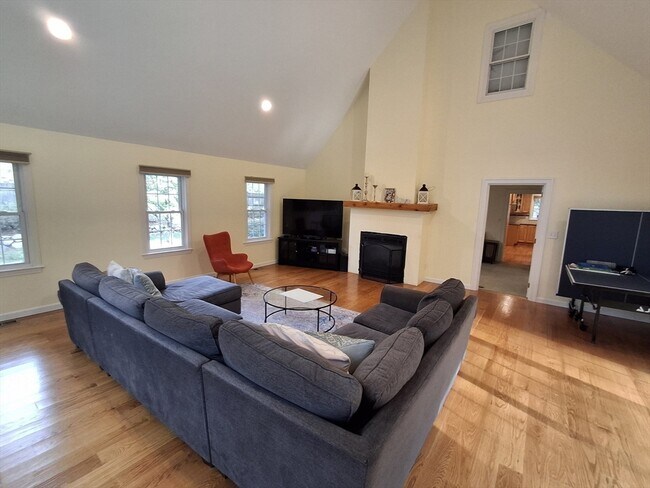 Foto del edificio - 6 Rockwood Ln