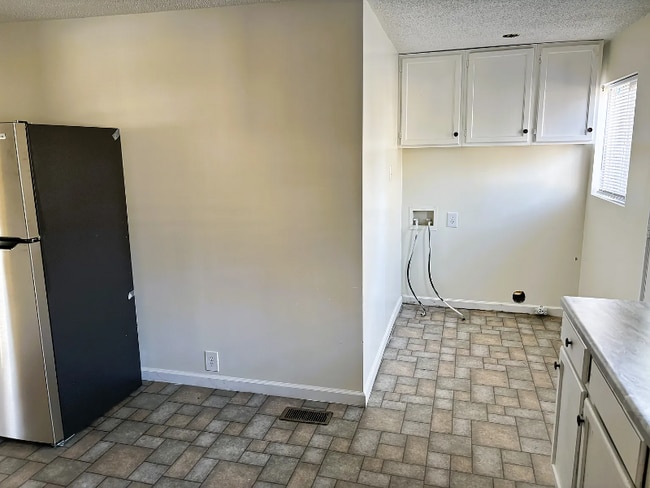 Building Photo - 118 Nat Barber Ave