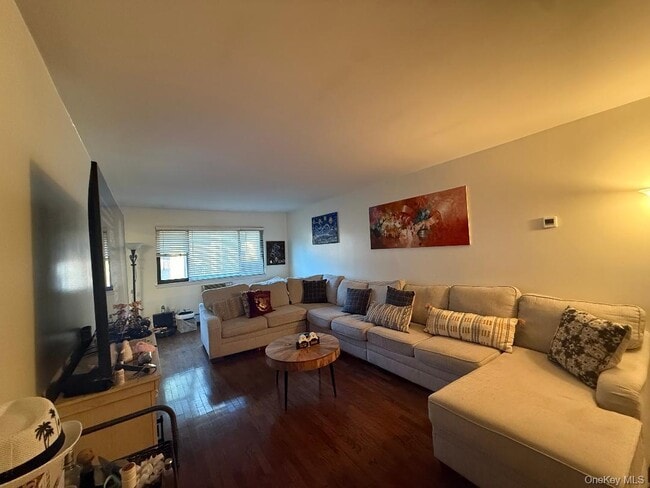 Foto del edificio - 9 E Lawrence Park Dr