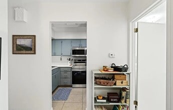 Building Photo - 9252 San Jose Blvd