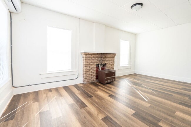 Building Photo - 423 N Emporia Ave