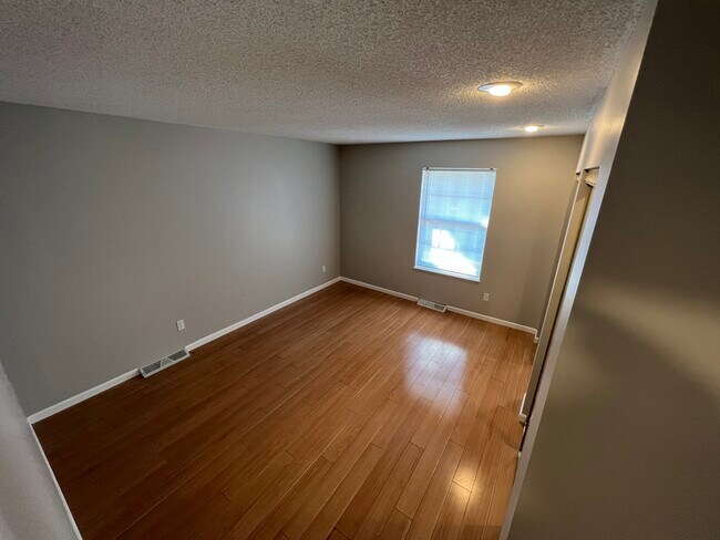 Foto del edificio - 5817 Farley Ave